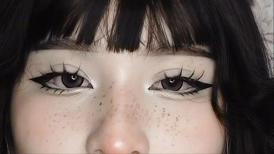 Anime makeup — это про выразительность, «кукольность» и немного сказочности.