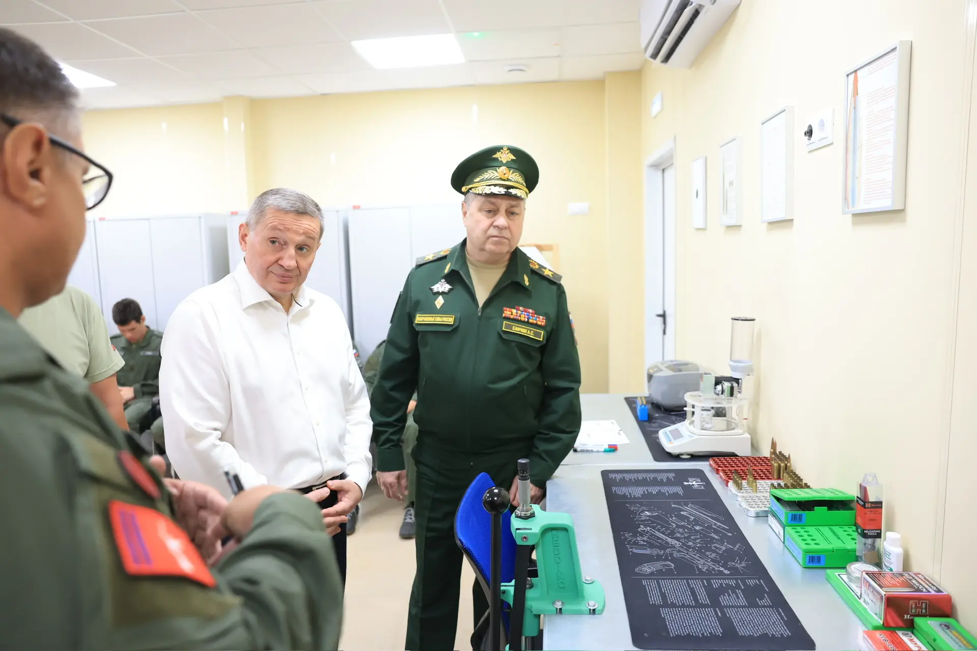Губернатор Андрей Бочаров и замглавы Минобороны России Александр Санчик посетили волгог...