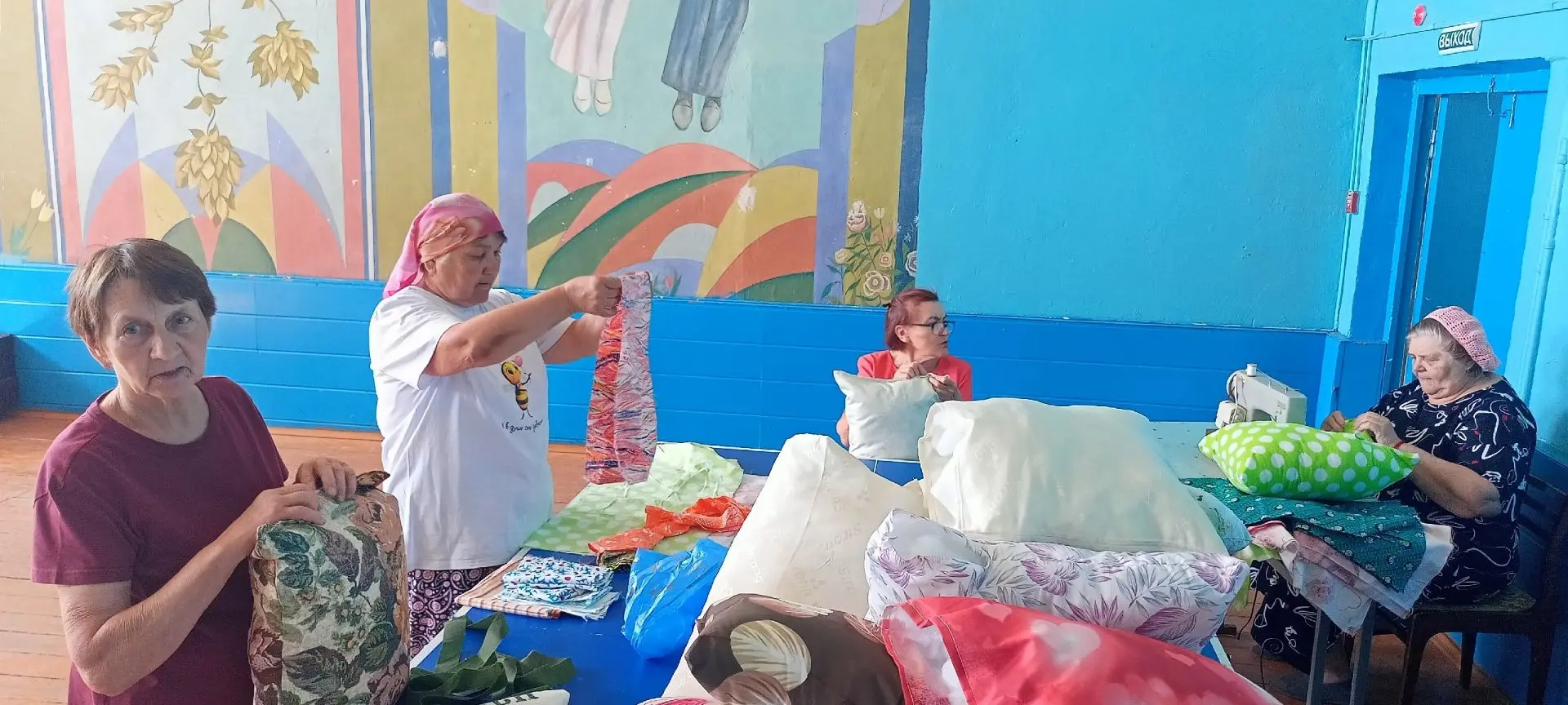 ✅🙏В Шингак-Кульском сельском доме культуры женщины-волонтёры «Пчёлки» собрались, чтобы сделать больш