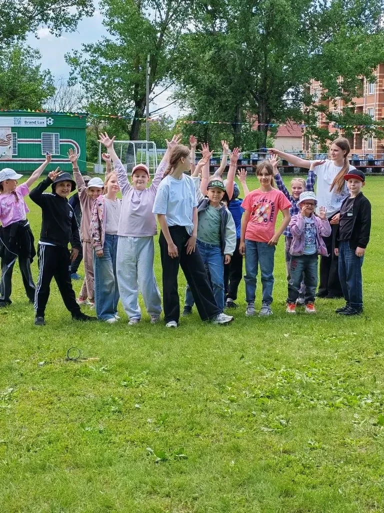🌟Открываем двери в лето и в пришкольный лагерь «Радуга»! 🌈

Поздравляем с Днём защиты детей!🎉
Жел