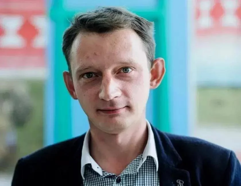 «Что, грохнуть детей Тихановской?»

На фото террорист-убийца. 

Это активист Денис Дашкевич. 

Ему о