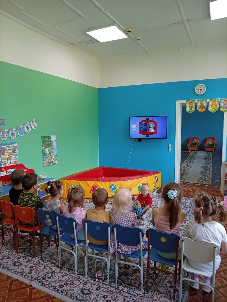 Сегодня у нас замечательный и очень насыщенный день! Активности для ребят📕🦀🐌 Детки не только узна