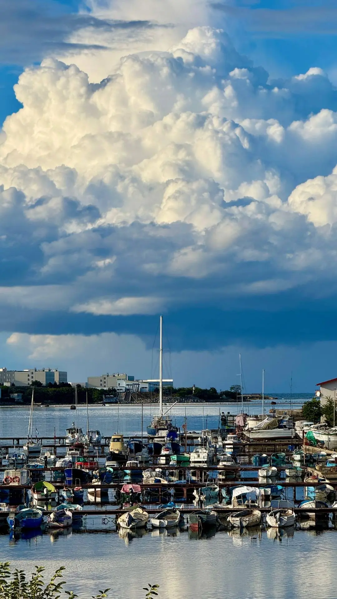 Пуховые облака над Севастополем после дождя 😍🌦️
