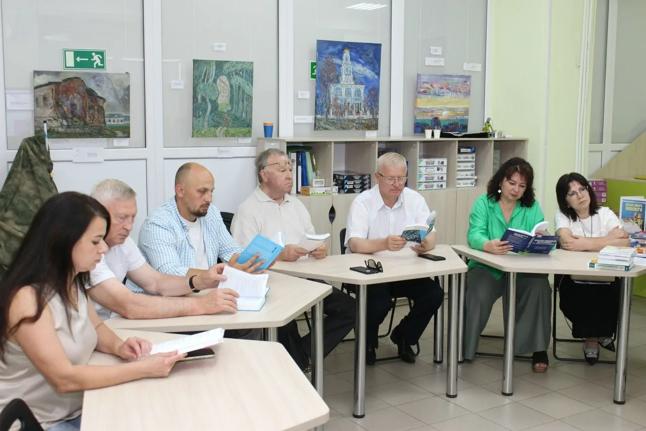 ✨Общественный совет Южного округа

Сегодня под председательством Воронова Владимира Аркадьевича сост