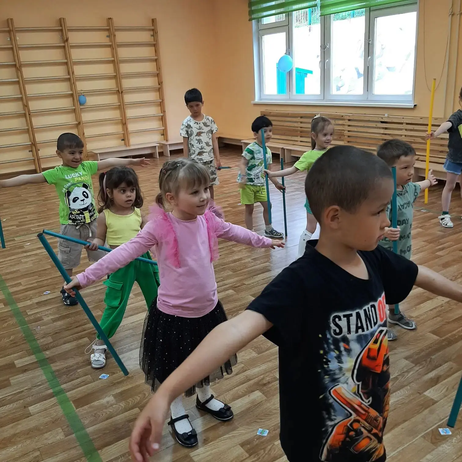 🤗Выпускники подготовительной группы ненадолго «вернулись в детство», чтобы показать са...