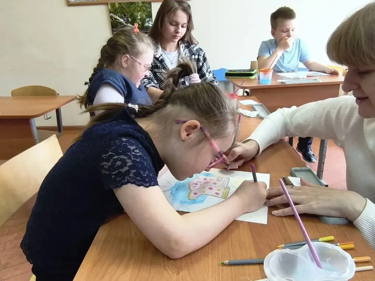 Сегодня, 24 апреля, в 1 К/1 классе прошло комплексное занятие от  инклюзивной студии "Волшебная шкат