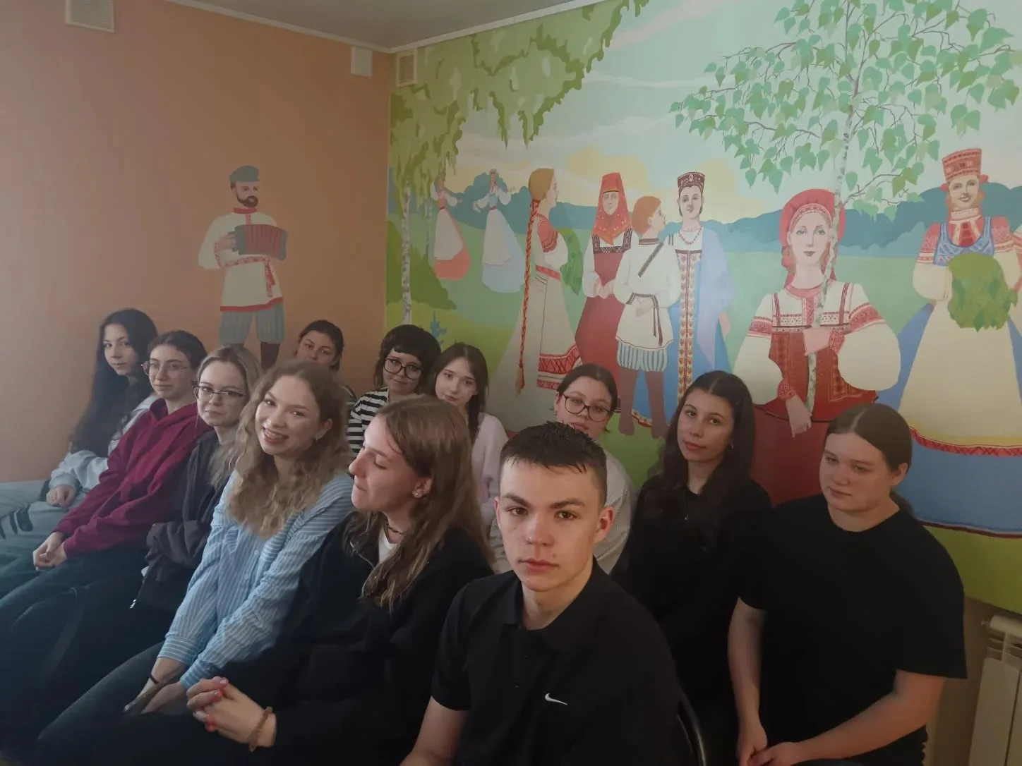 Сегодня, 7 апреля, в рамках Дня единых действий учащиеся  10б класса посетили концерт ансамбля "Вене