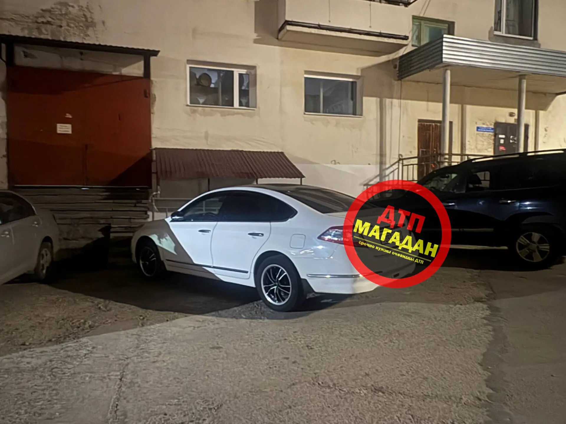 Занял 3 парковочных места. Можно поскромнее парковаться?