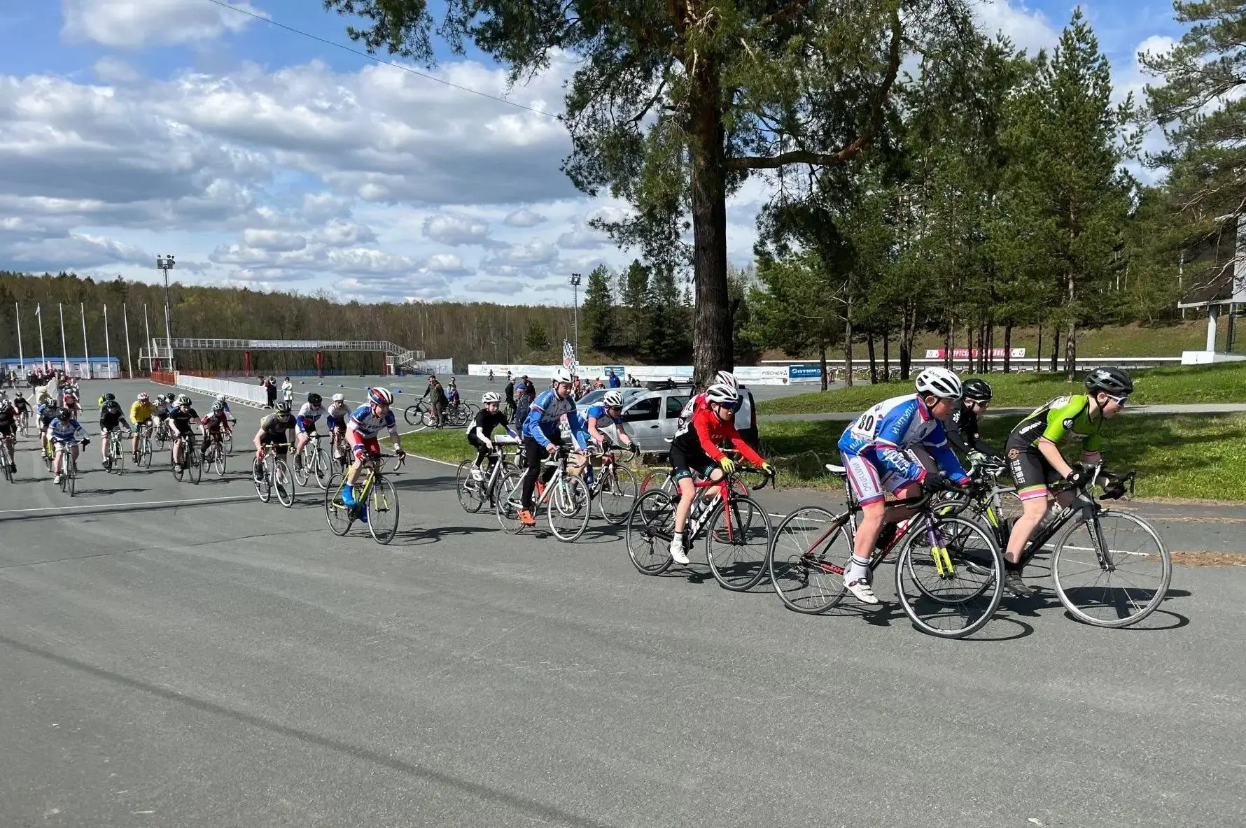 🚴‍♂️ В Ижевске вновь проводятся престижные Всероссийские соревнования по велосипедному спорту на шо