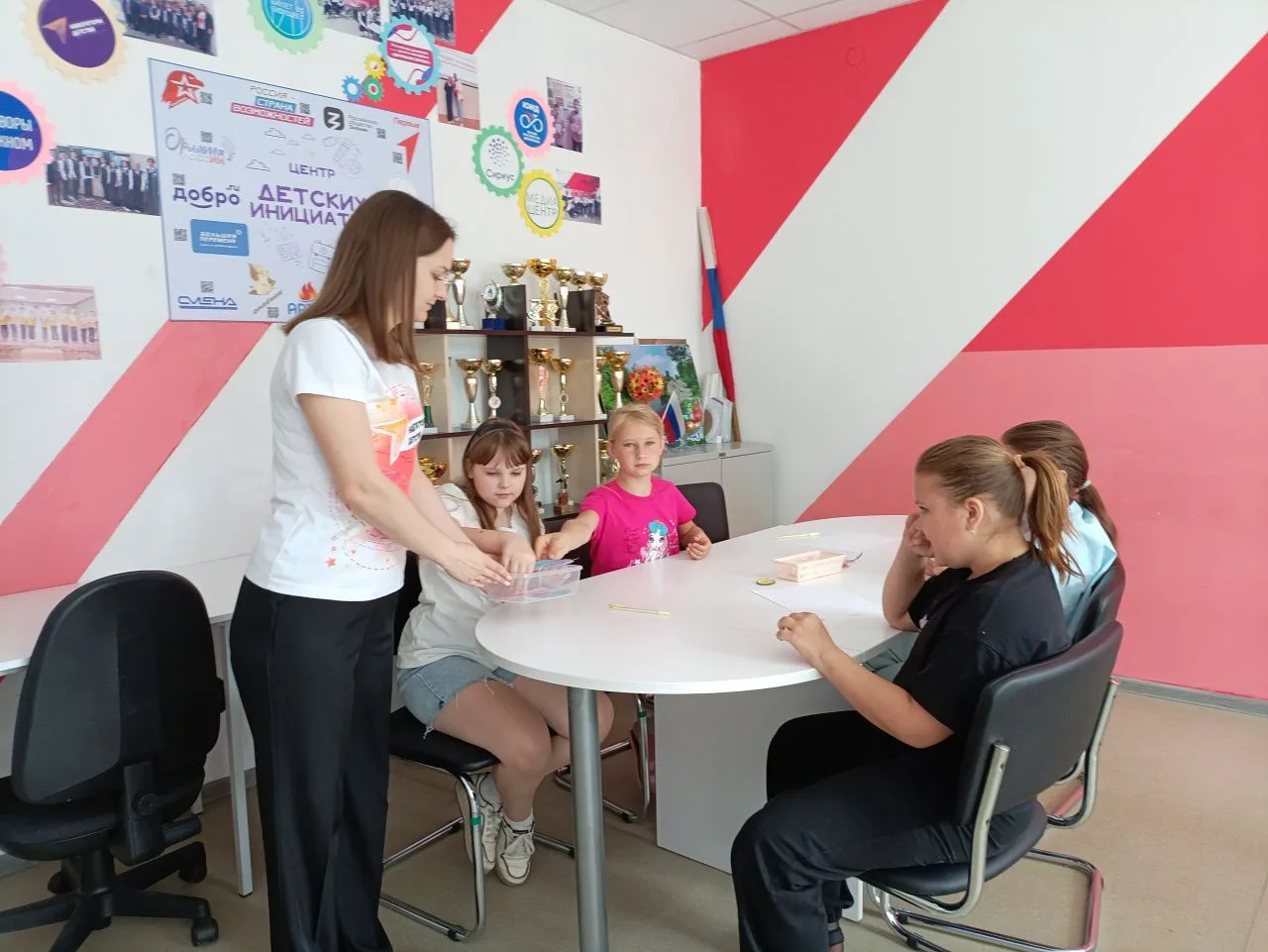 Игра "Словарный запас"✨ 
🙋‍♀ В преддверии Дня русского языка, который отмечается 6 июня, в рамках в