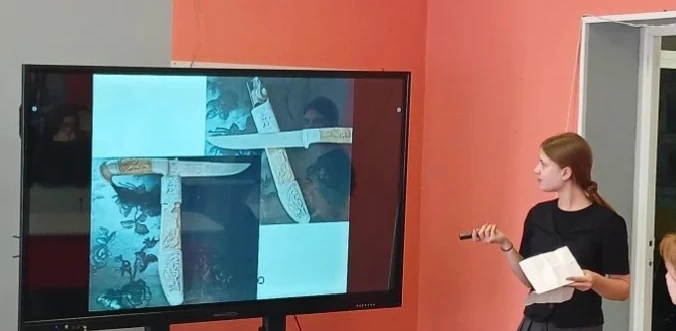 Классный этап фестиваля «Иваны, помнящие своё родство» в 9 «А» стал настоящим событием, объединившим
