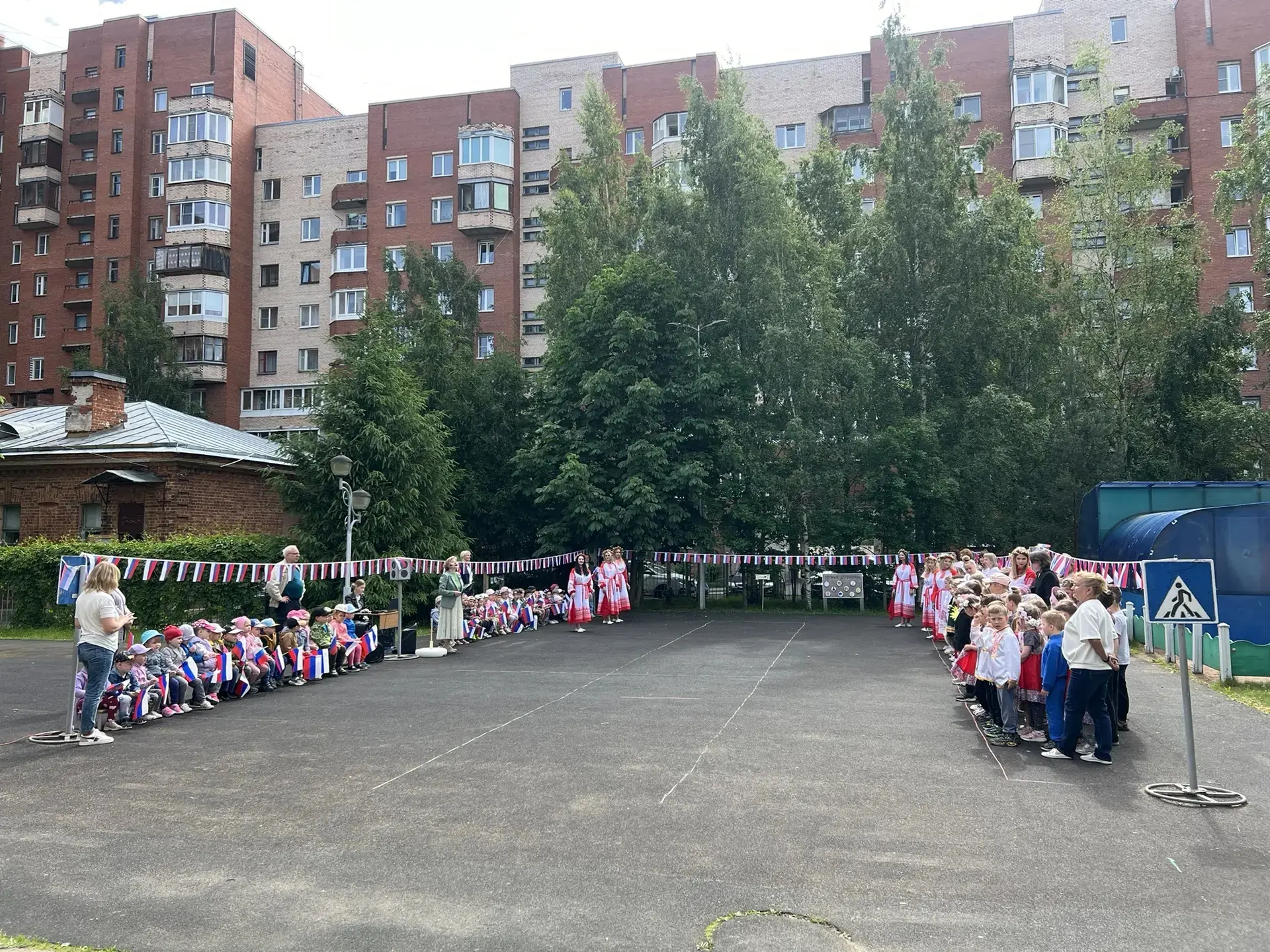 🇷🇺 День России в нашем детском саду: праздник единства и дружбы!

В нашем уютном саду прошло торже
