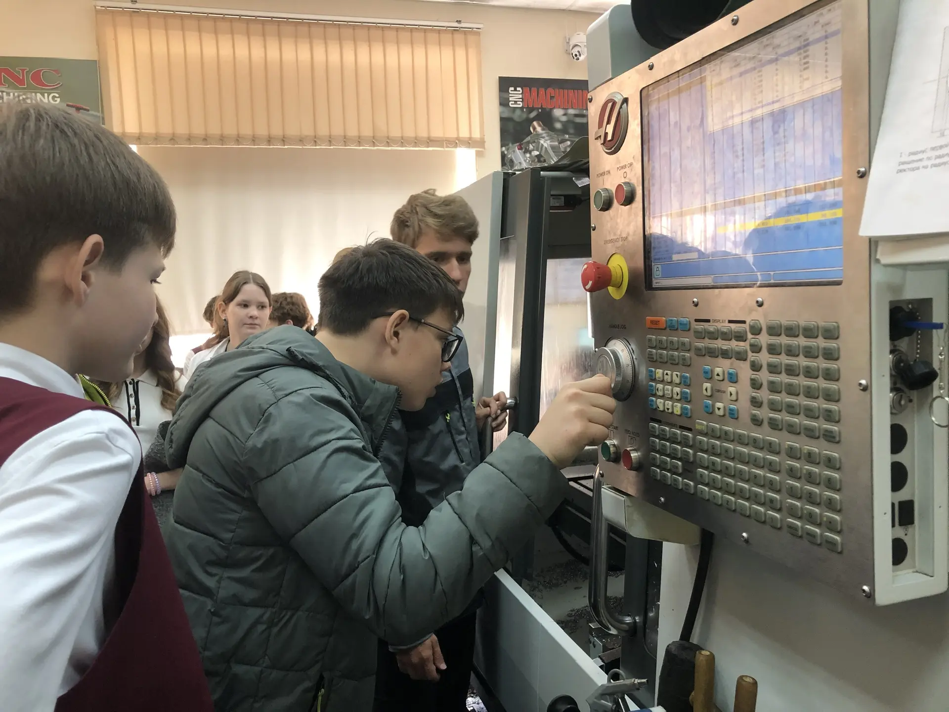 В рамках проекта ОАЮС «Неделя без турникетов»учащиеся 7 «Д» класса посетили Донской промышленно-техн
