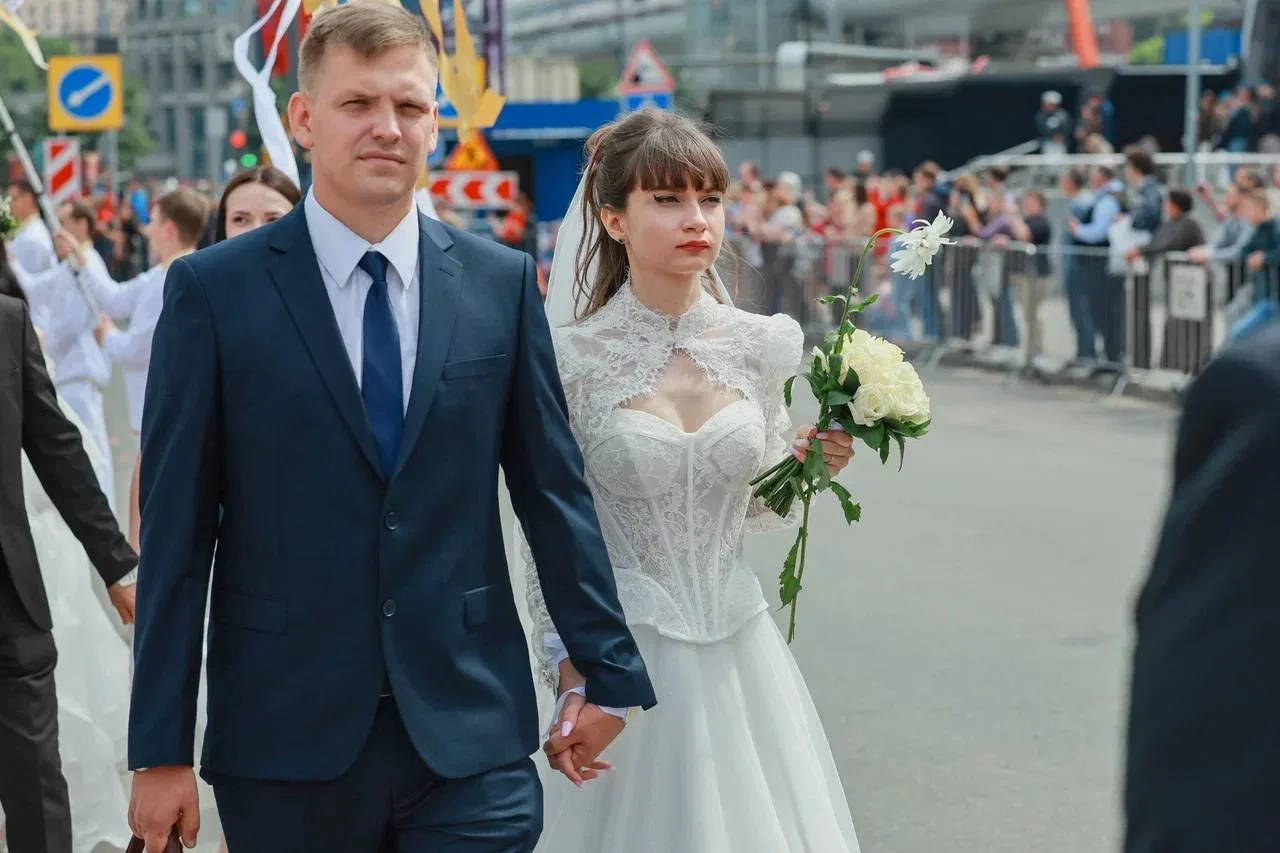 💍 Три пары из ЛНР поженились на III Всероссийском свадебном фестивале в НЦ «Россия»