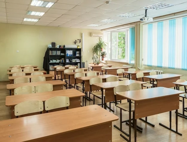 Родители учеников имеют право отказаться от платных сборов для нужд школы или класса. Н...
