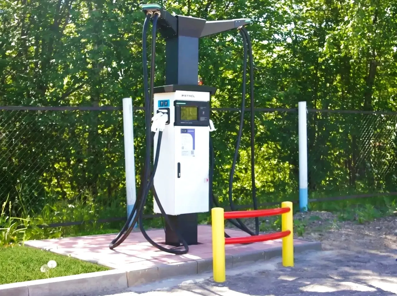 💡🚘 На федеральной трассе М-8 на территории Архангельской области запустили первую быструю зарядную