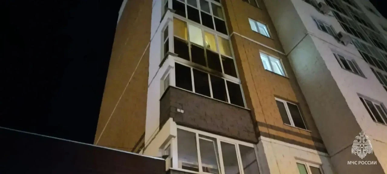 Семь человек спасли при пожаре в многоэтажке в Стерлитамаке.