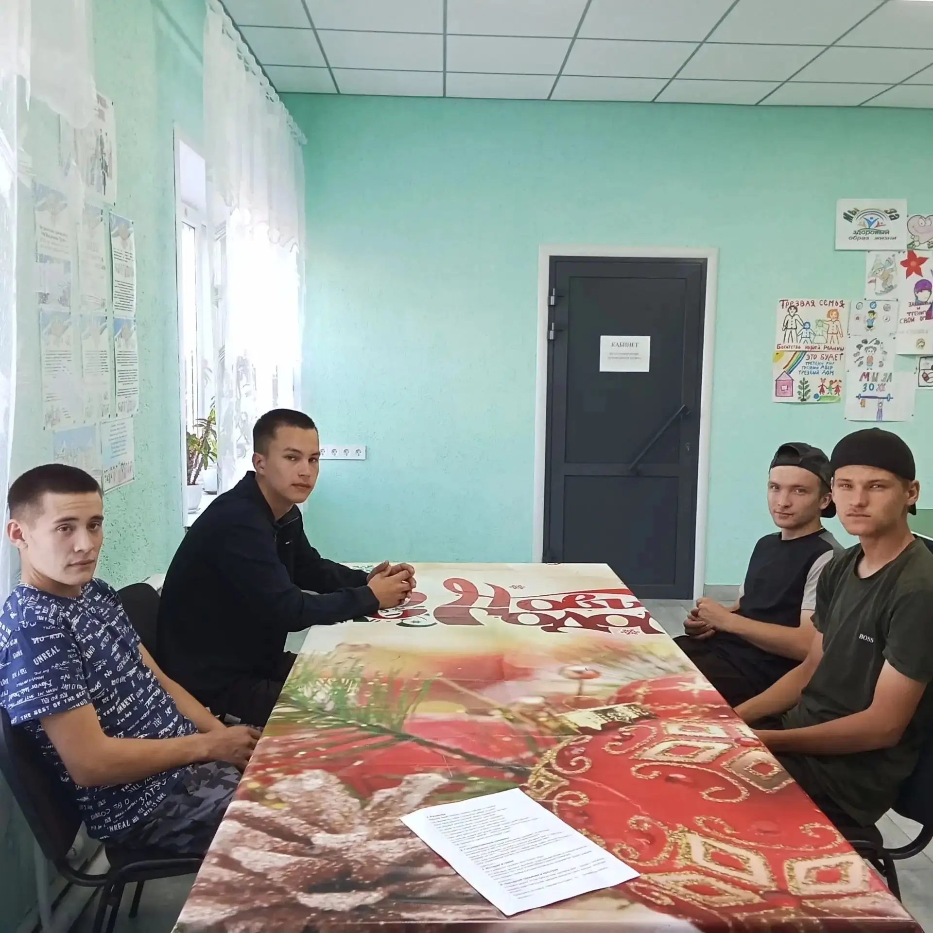 Для молодёжи провели познавательную беседу на тему «Укрепление связи между поколениями ...