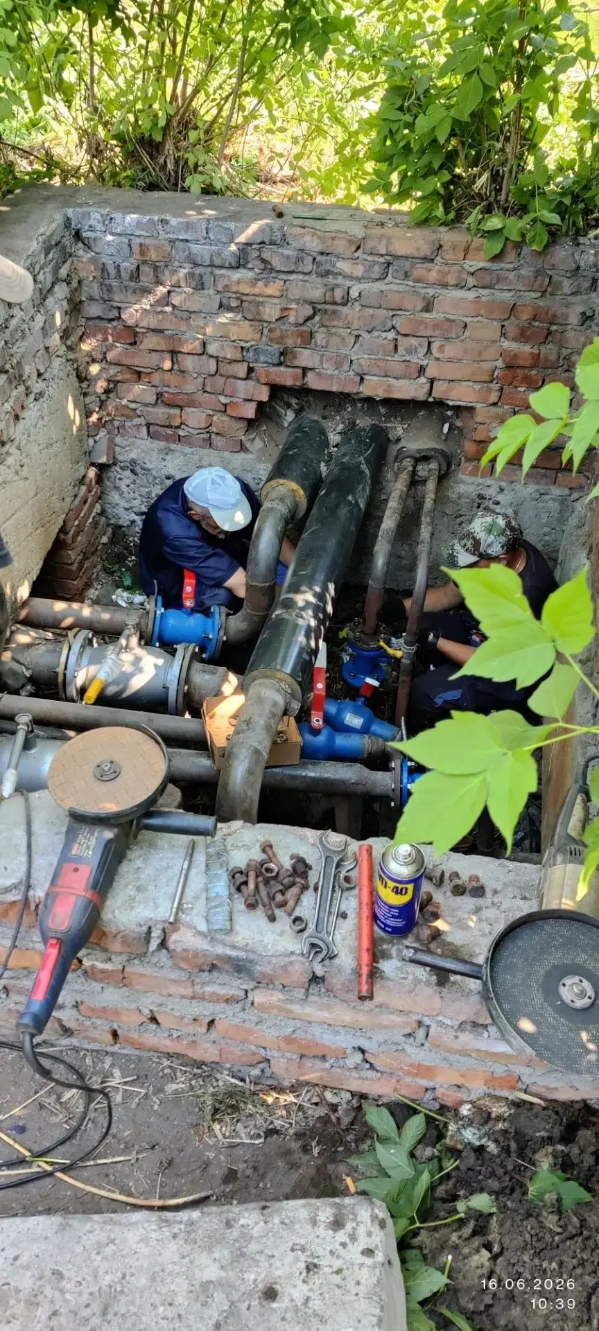 🏡✅Бригада теплосети , под руководством Шаповалова Сергея Николаевича оперативно заменила запорную а