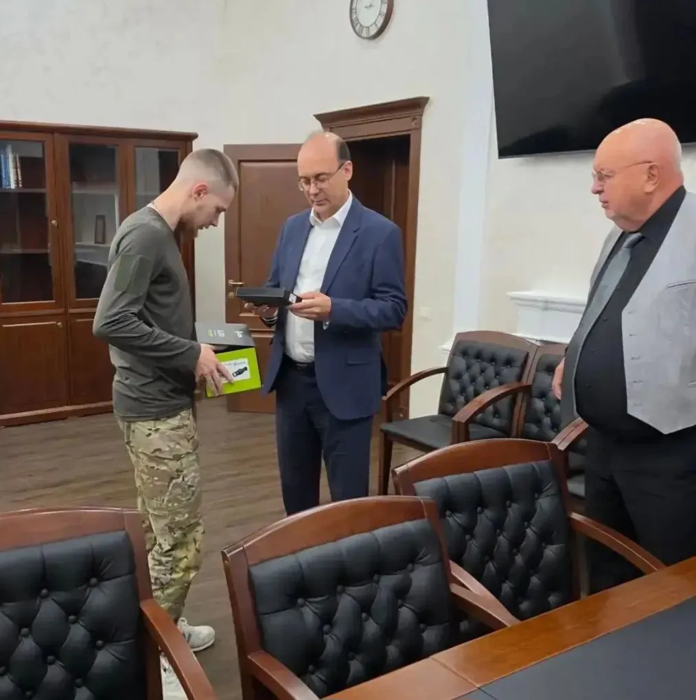 🤝 На встречи к и.о. ректора ПГУ нередко приходят студенты, заключившие контракт о прох...