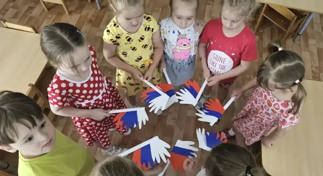 Как проходит неделя в детском саду?🇷🇺

В преддверии Дня России, наши воспитатели организовали обще