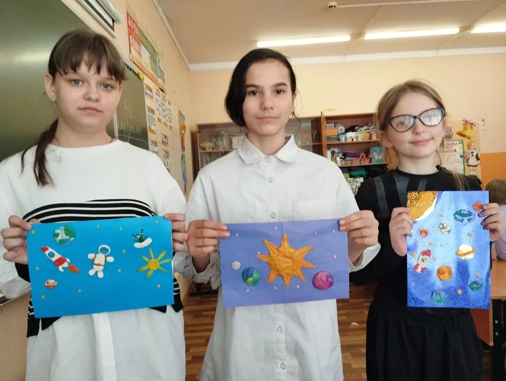 МОУ "СОШ имени Л.М.Доватора", начальная школа. 13.04.2026 на внеурочной деятельности "65 лет триумфа