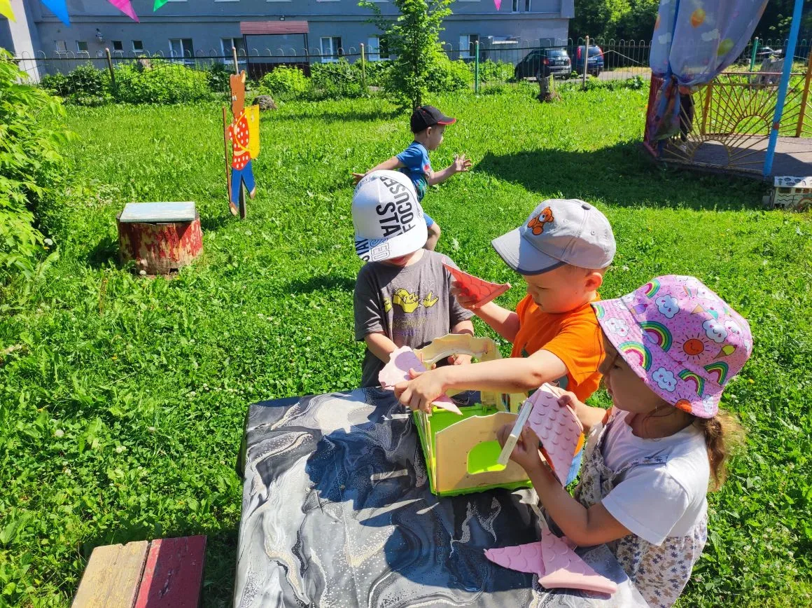 👶🚶‍♂️🖍️ Наши дети знают, как весело и полезно провести время на прогулке! 🎨🔍

Каждый выход на у