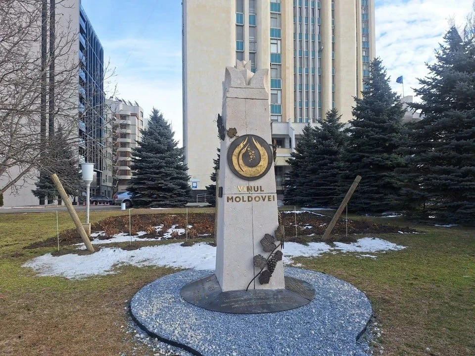 Памятник вину Молдовы
