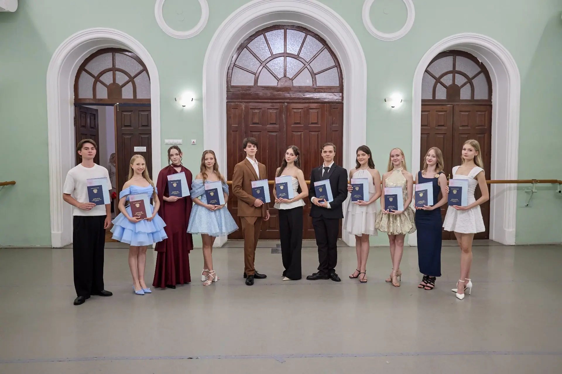 ✨Торжественная церемония вручения дипломов: в добрый путь, наши выпускники!✨

Мы завершили учебный 2