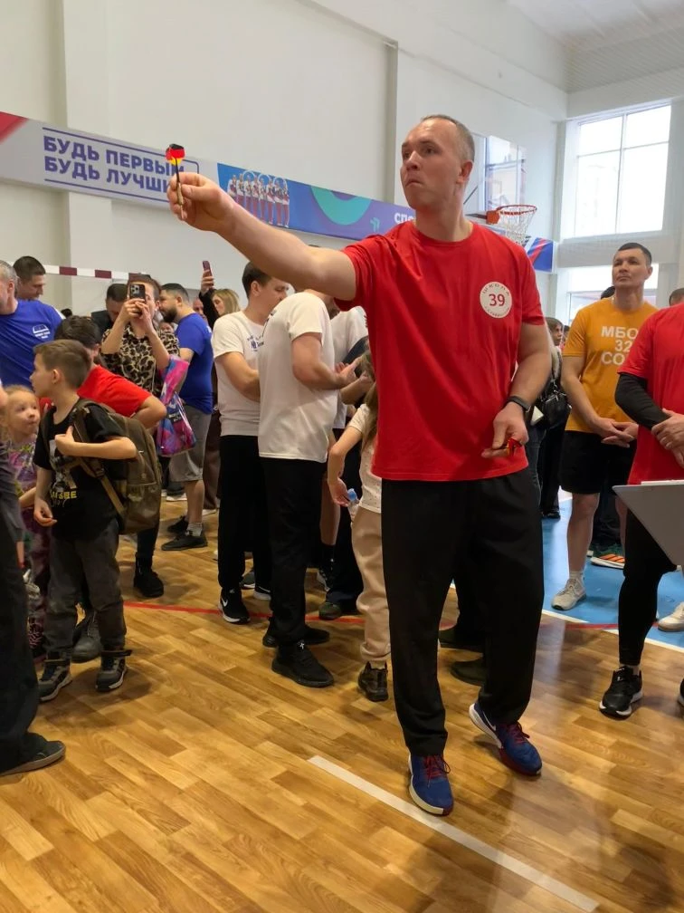 🇷🇺В преддверии праздника 23 февраля состоялись городские соревнования "Отцы-молодцы" Папы нашей школ
