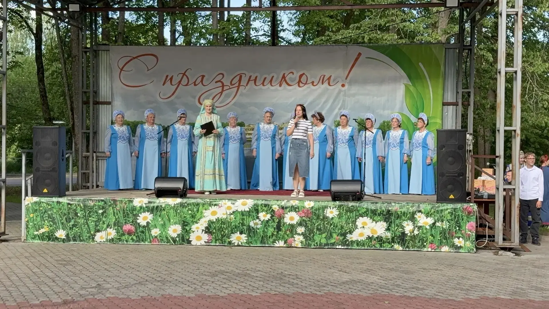 Хор ветеранов "Ивушки" под чутким руководством Ивана Михайловича Колесника вновь порадо...