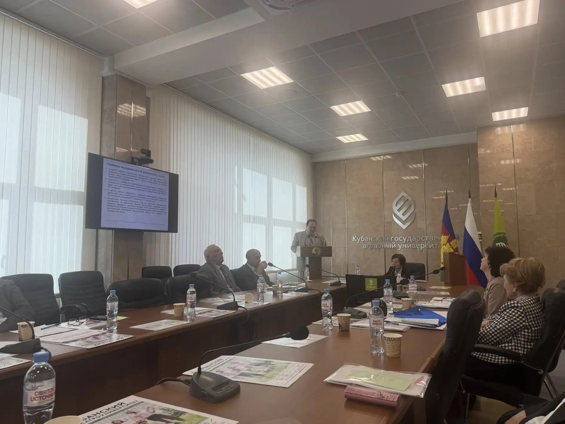 🎉 Поздравляем! 🎉 
Учитель биологии Александр Юрьевич Трунов успешно защитил диссертацию и стал кан