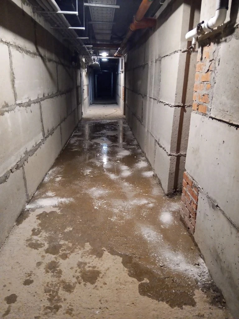 По Перспективной 16 в очередной раз произошло засорение канализации. Причина - слив в к...