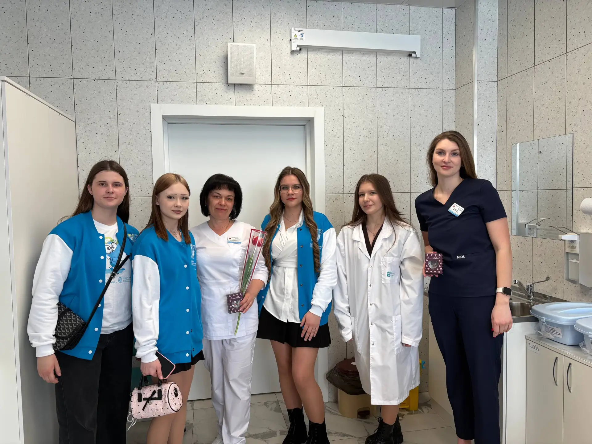 🎀Ученики медицинского класса поздравили медицинских работников ОГБУЗ «Томаровская РБ» ...