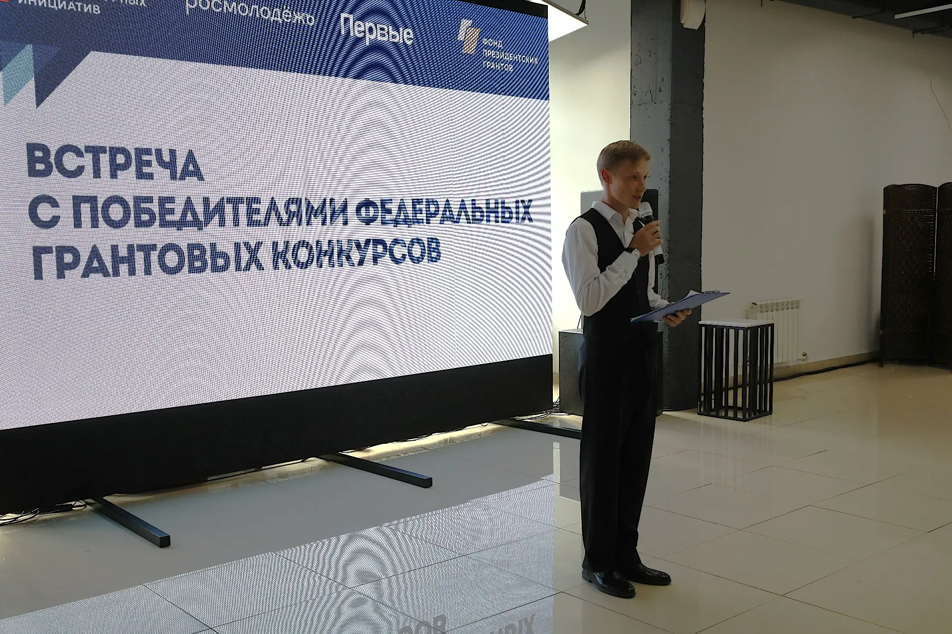 В арт-резиденции «Маяк» прошло награждение победителей федеральных грантовых конкурсов

Церемонию на