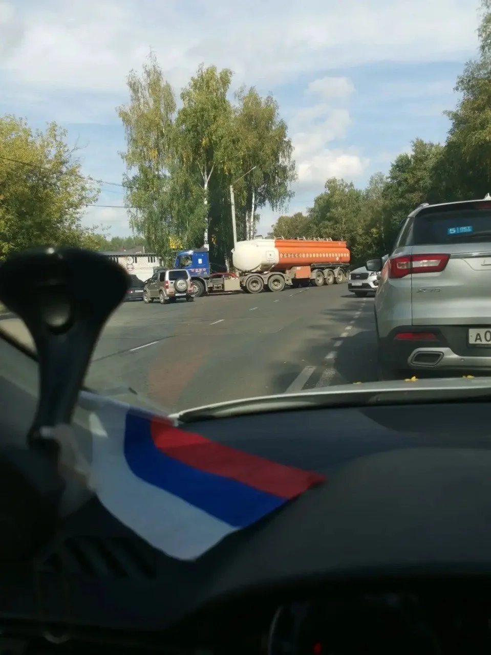 Бензин на Костромскую привезли