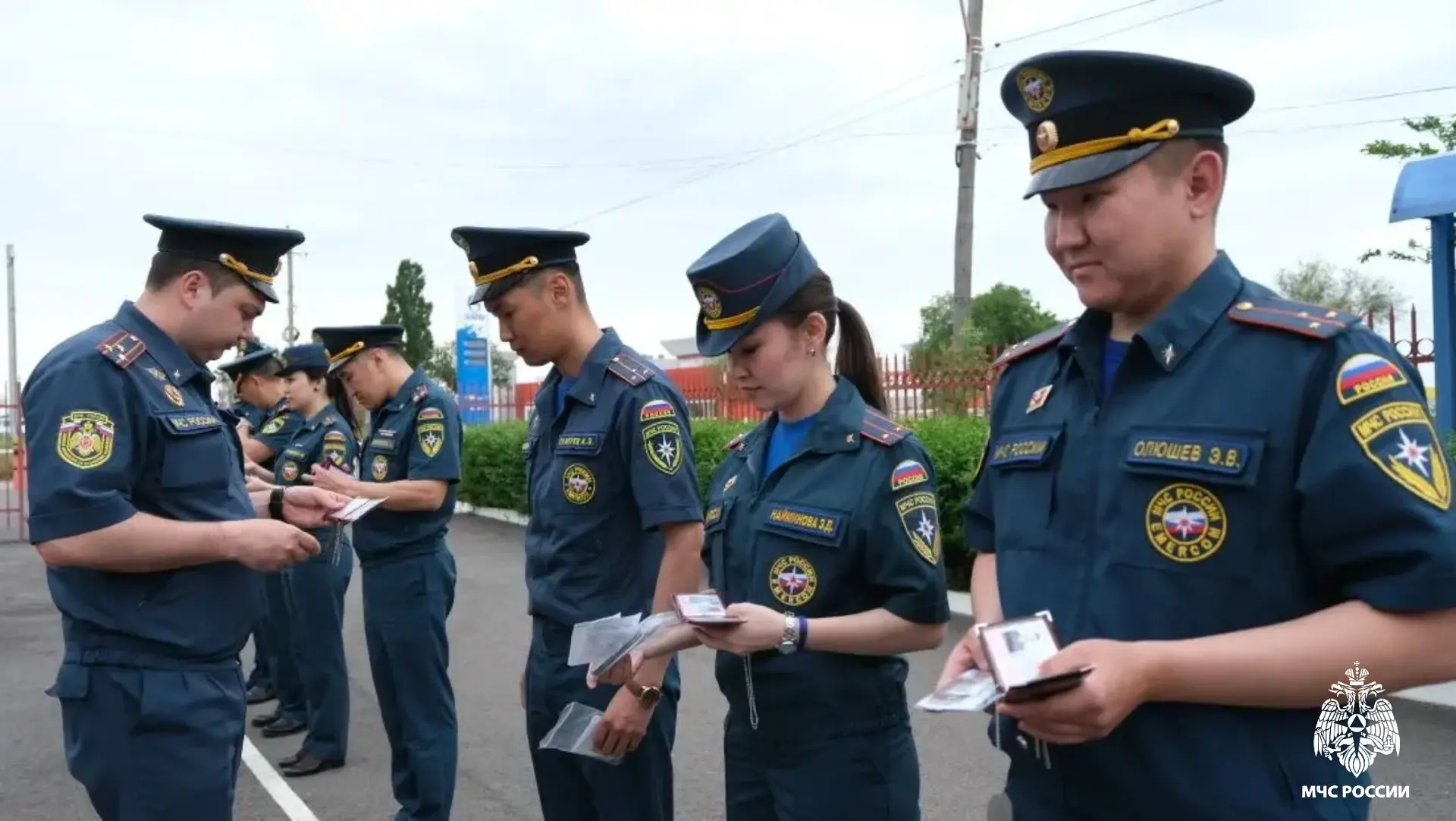 🔹В калмыцком МЧС состоялся строевой смотр личного состава в связи с переходом на летнюю форму одежды