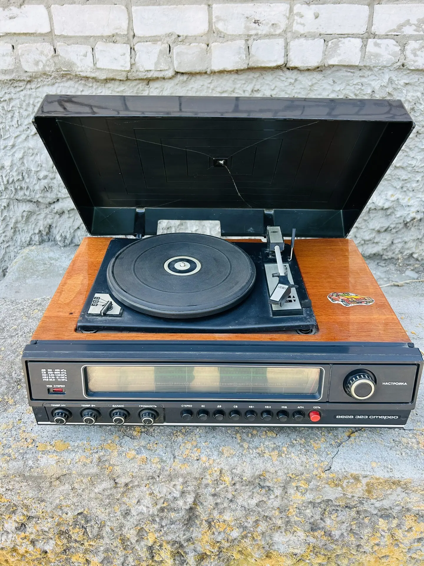 Ретро-проигрыватель Вега 323- 2500₽. Без иглы. 89950232792 Алексей. Отправка по всей Ро...