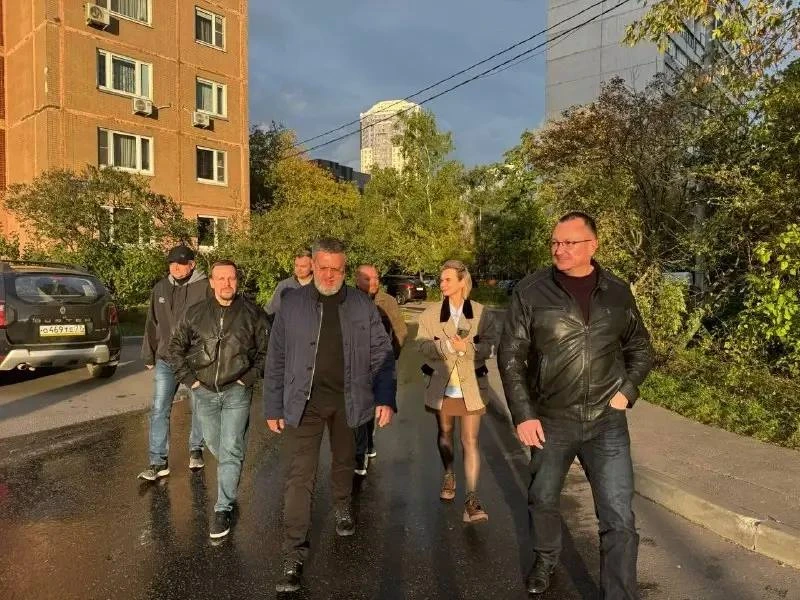 🌳 В Строгино проверили дворы и благоустройство
