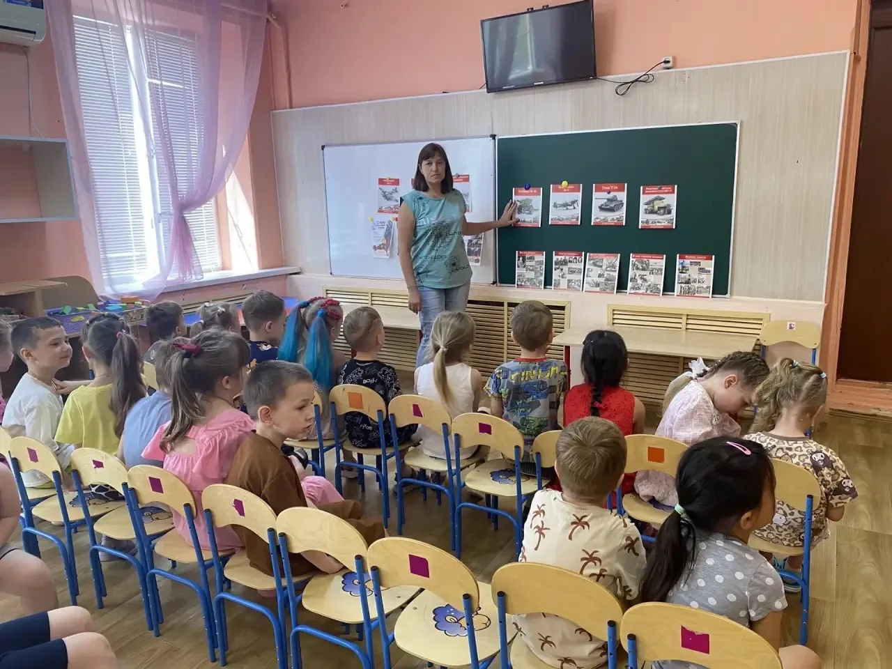 В Год дошкольного образования в средней группе сегодня состоялось тематическое занятие ко Дню памяти