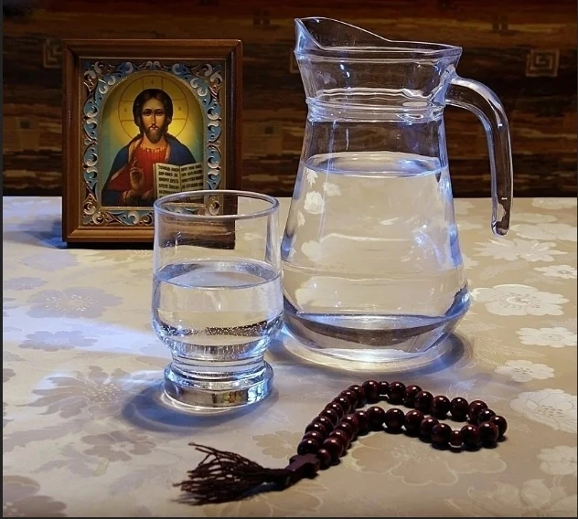 __Освящайте вашу жизнь. Когда хозяйка, занимаясь домашней работой, творит молитву, всё ...