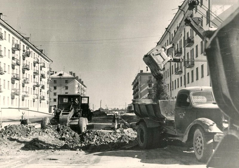 Строительство дороги по улице Ломоносова

Период создания:1962 г.
Петров В. Д.
Фотография черно-бела