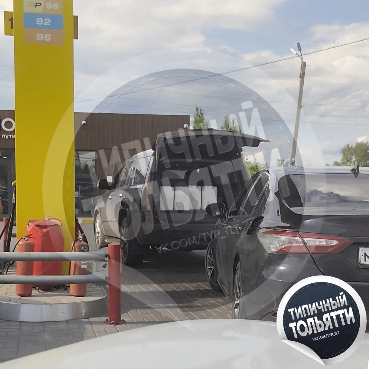 #нампишут 

Два часа назад под Ульяновском, на М5, не доезжая обхода Тольятти. Час простояли в очере