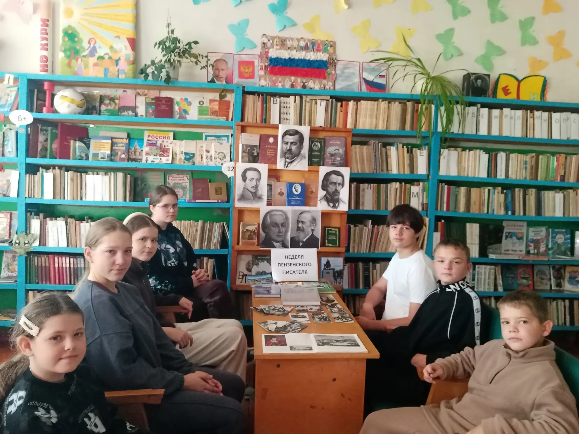 В рамках Недели пензенского писателя во Вьюнской сельской библиотеке представлена книжн...