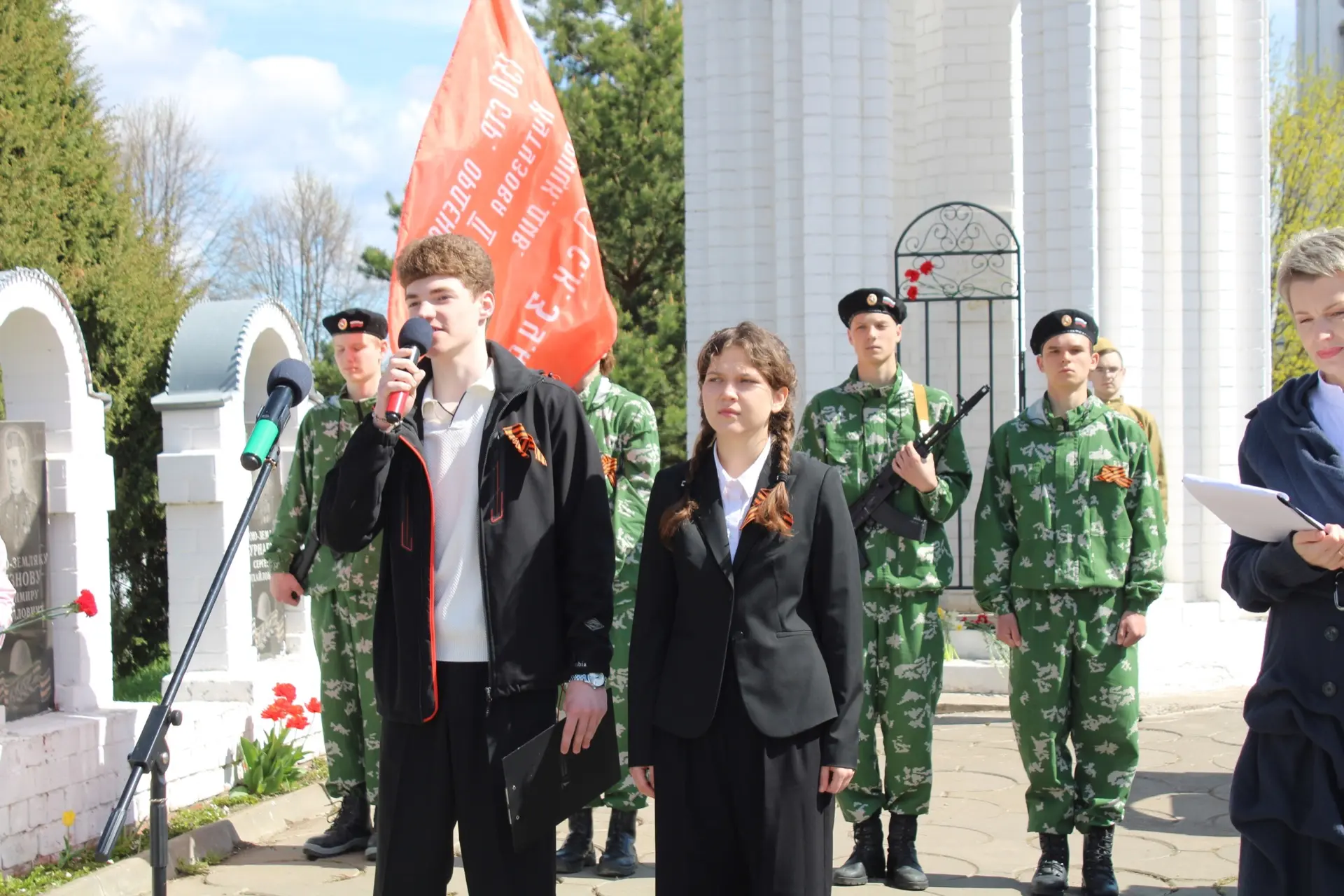 Сегодня у Обелиска павшим собрались люди разного возраста, но с одной болью в сердце. 8...