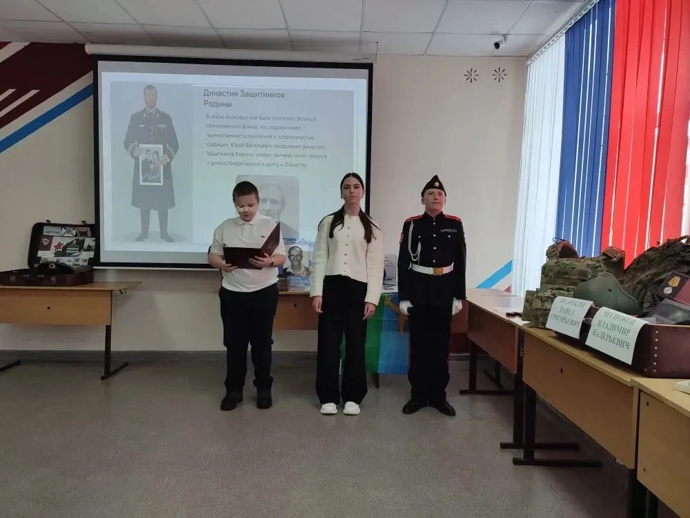 🛡️ Выставка «Армейский чемоданчик»: история жива в сердцах!  В Доме Юнармии состоялась уникальная му