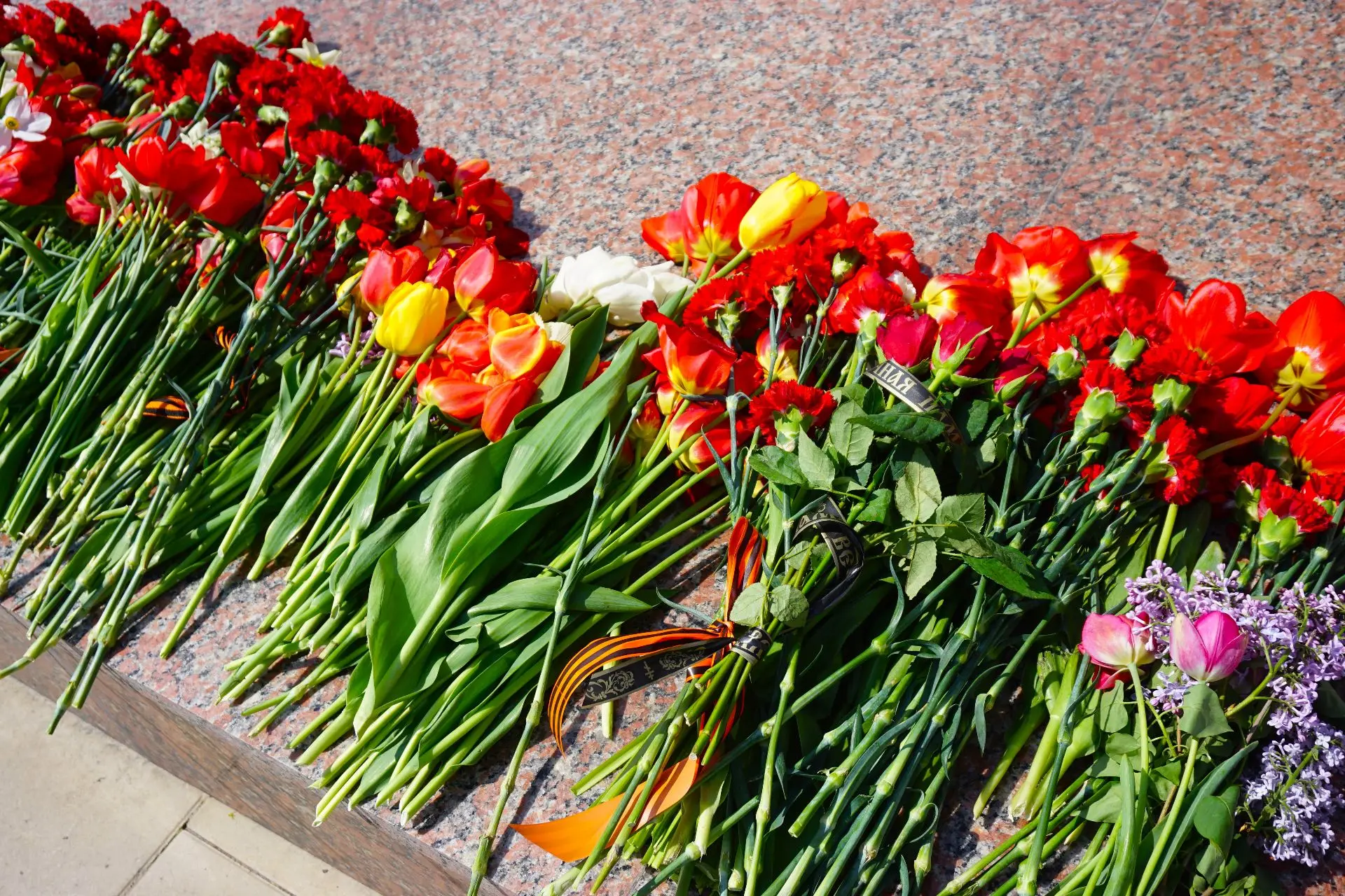 Великая Победа живет в каждом сердце 🇷🇺❤️  Избирательная комиссия Липецкой области почтила память во