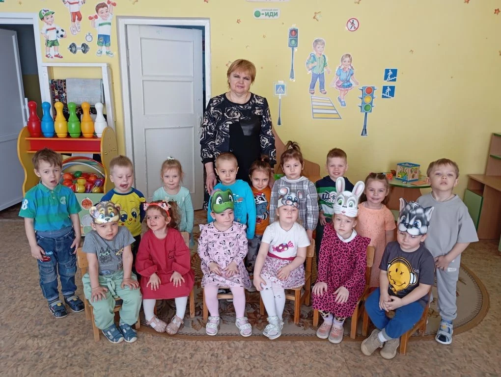 Во второй младшей группе "Звездочки", воспитатель Субботина Е. С , дети показали сказку...