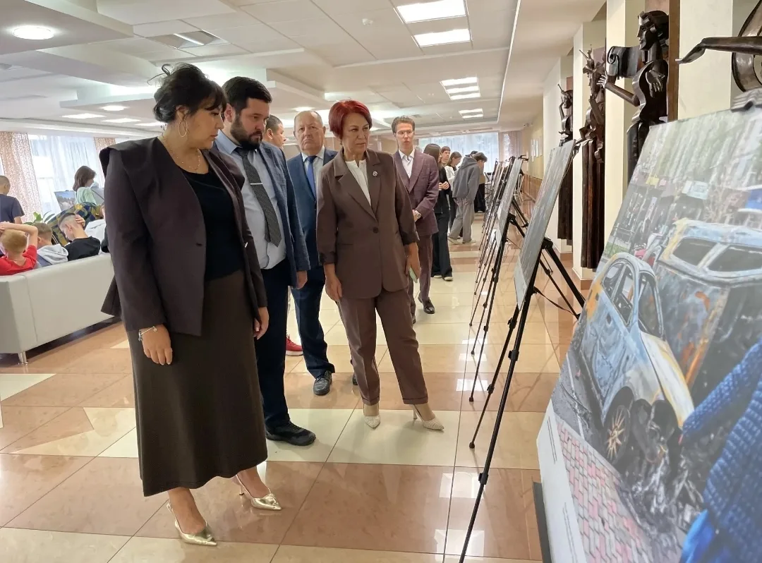 В Альметьевске открылась фотовыставка «Хроники террора»: правда через объектив