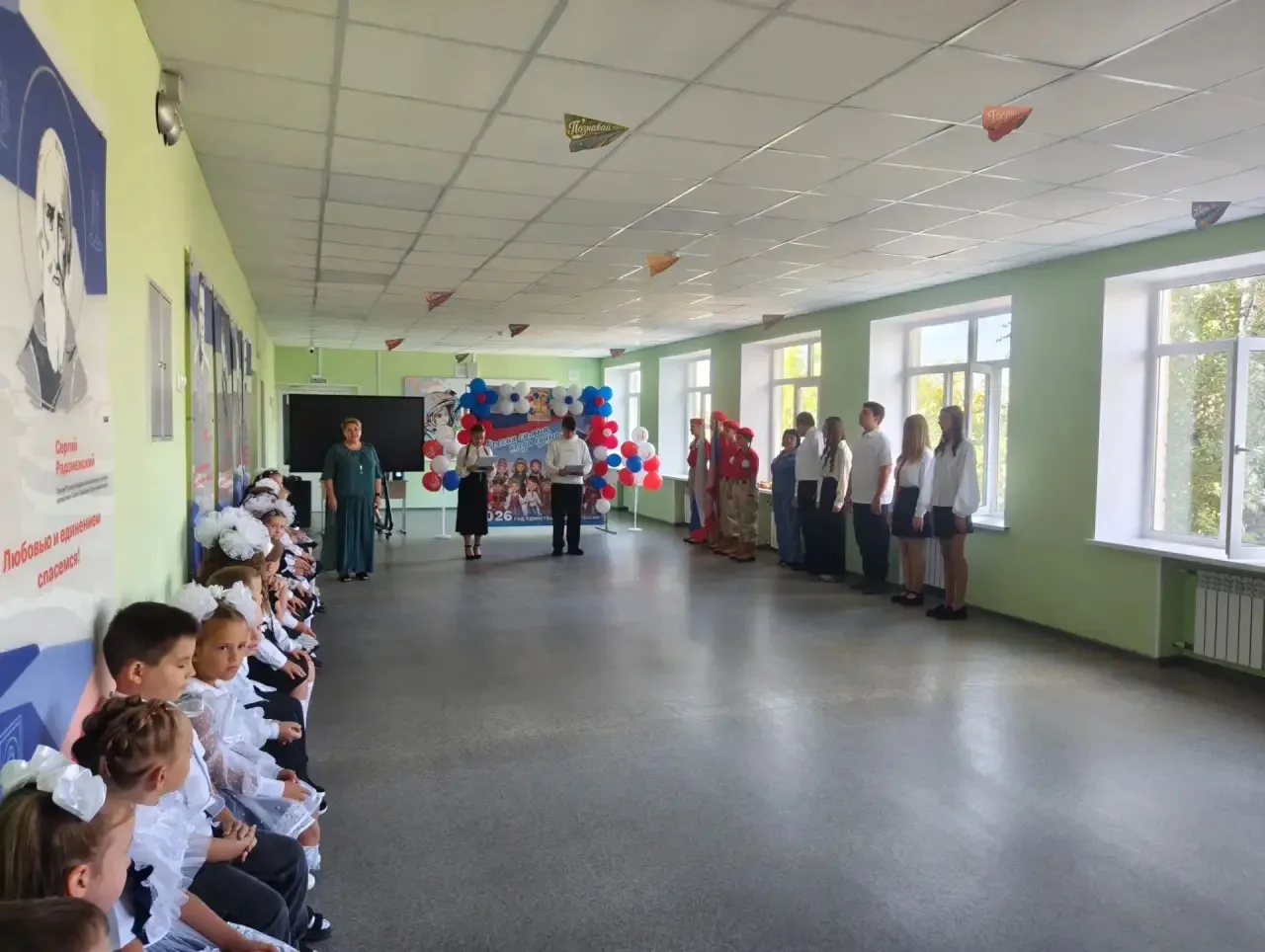 1 сентября 2026 года школьный двор наполнился радостным гулом голосов — здесь прошла то...